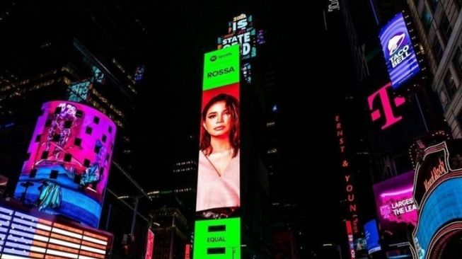 Artis Indonesia yang Wajahnya Nampang di Times Square (Instagram/@itsrossa910)