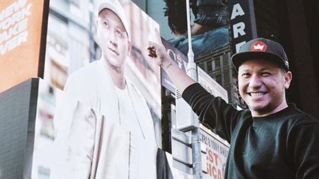 Artis Indonesia yang wajahnya terlihat di Times Square (Instagram/@gadiiing)