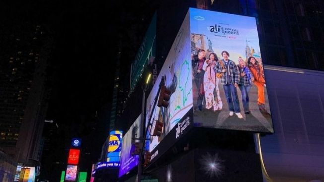 Artis Indonesia yang Wajahnya Nampang di Times Square (Instagram/@iqbaal.e)