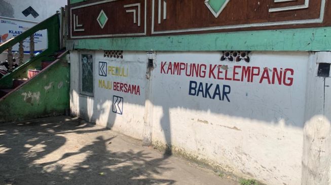 Klaster Kemplang Panggang di kawasan 26 Ilir Palembang [Suara.com/Tasmalinda]