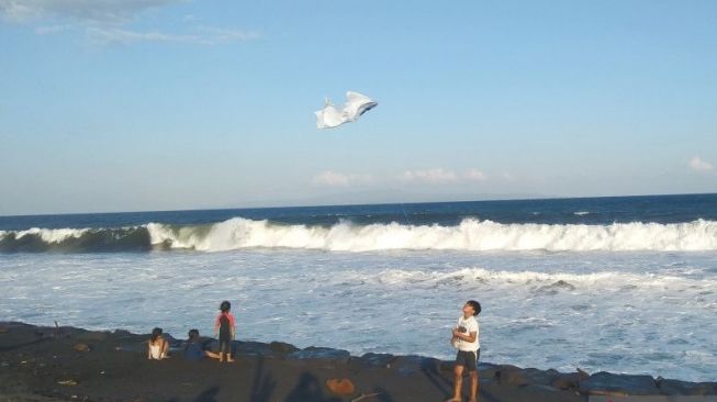 BMKG: Waspadai Potensi Banjir Rob 24 Pantai di Bali Efek Fenomena Bulan Perigee
