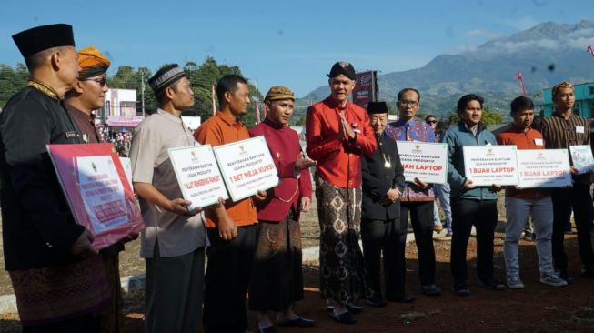 Hari Lahir Pancasila, Gubernur Ganjar Pimpin Upacara dan Ajak Para Kades Gali Sejarah Desanya