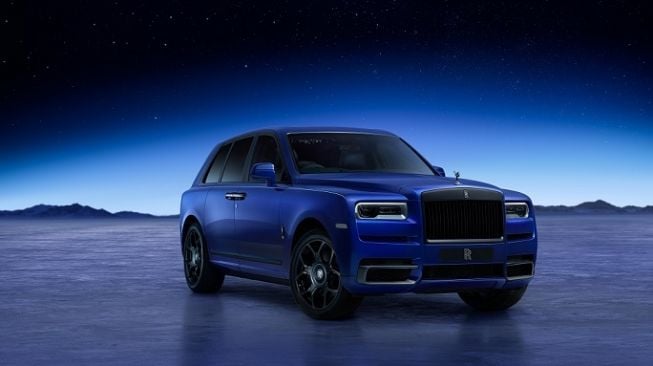 Rolls-Royce Cullinan Blue Shadow menggunakan cat Bespoke Stardust Blue  [Rolls-Royce Motor Cars].