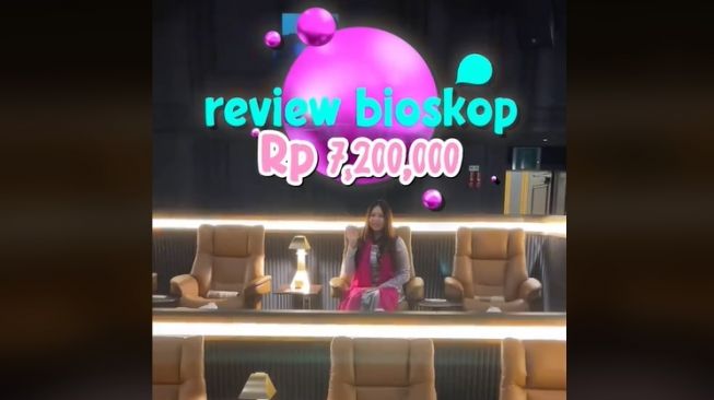 Momen Sisca Kohl nonton bioskop Rp7 juta di Korea (TikTok/@siscakohl)