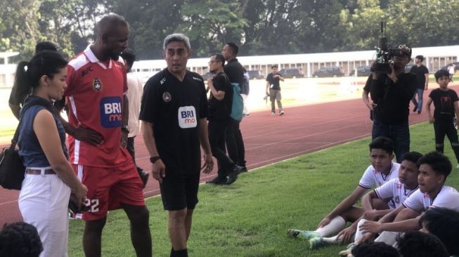 Bakar Semangat Pemain Muda untuk Berkarier di Eropa, Eric Abidal: Tuhan yang Menentukan, Tapi Kita Harus Berusaha