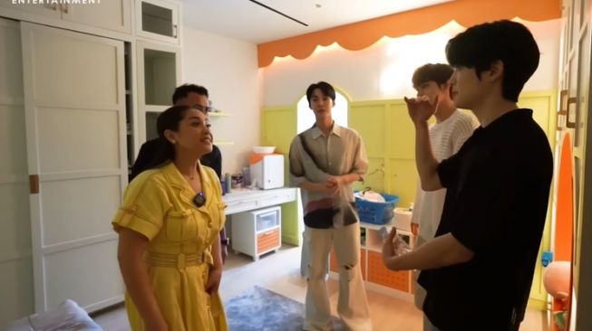 Momen NCT DoJaeJung Main ke Rumah Raffi Ahmad (YouTube/Rans Entertainment)