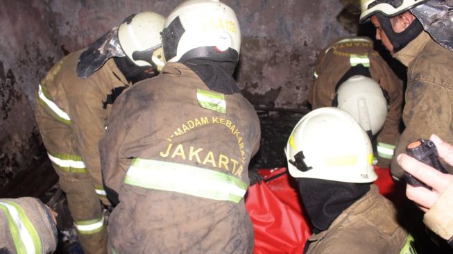 Kebakaran di Cakung Hanguskan 8 Rumah, Satu Bocah Difabel Tewas Setelah Ditinggal Ibu Sendirian di Kamar