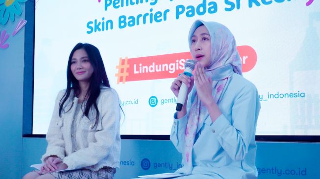 (Ki-ka): Dermatologist dr. Matahari Arsy, SpKK dan Nyoman Anjani, CEO dan Founder Gently saat Konferensi Pers bertajuk "Pentingnya Menjaga Skin Barrier pada si Kecil" di Jakarta, Sabtu (27/5/2023).