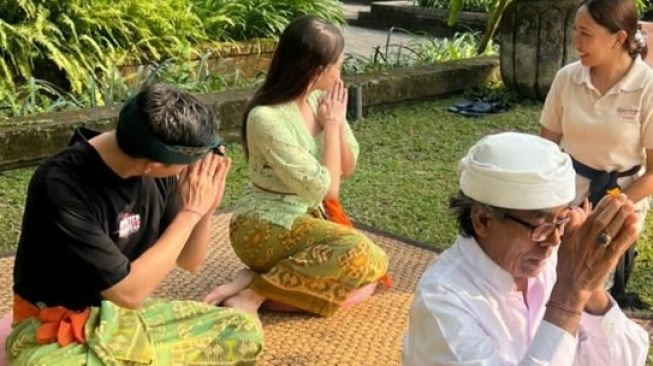 Potret bulan madu Enzy Storia di Bali (Instagram/@enzystoria)