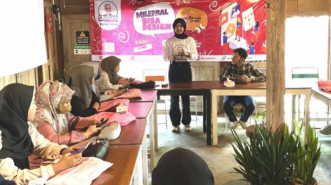 Asah Kreativitas Perempuan Milenial Lewat Pelatihan Desain Grafis via Smartphone