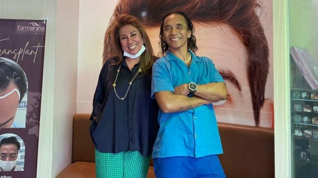Kaka Slank bersama dr Farmanina dari Farmanina Aesthetic & Hair Clinic. [dokumentasi pribadi]