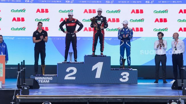 Finish Kedua di Formula E Jakarta 2023 Round 10, Jake Dennis Komentari Pascal Wehrlein "Ridiculously"