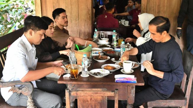 Warung Kopi Klotok Jogja Jadi Sasaran Jokowi dan Keluarga untuk Nikmati Akhir Pekan