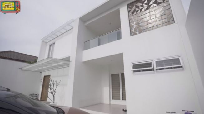 Potret rumah Venna Melinda yang senilai Rp20 miliar ini (YouTube/Maia AlElDul TV)