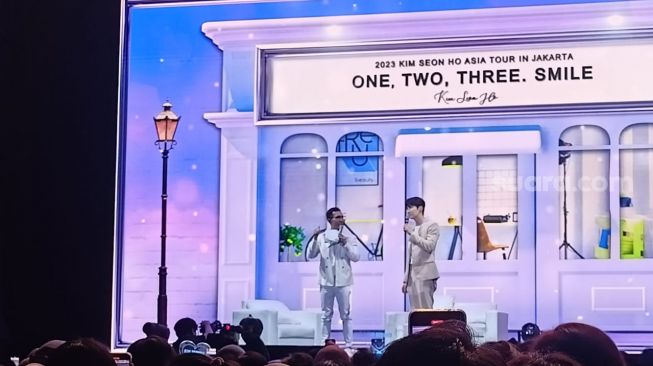 Kim Seon Ho menggelar fan meeting di Tennis Indoor, Senayan Jakarta Pusat, Sabtu (3/6/2023). [Rena Pangesti/Suara.com]