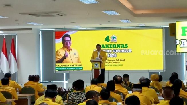 Targetkan Golkar Menang Pilpres hingga Pilkada 2024, Airlangga: Kang Emil Siap?