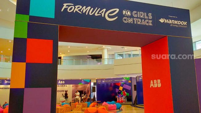 FIA Girls on Track dan Official Presenter Hankook Gelar Acara Bagi Kaum Perempuan di Balap Formula E Jakarta 2023