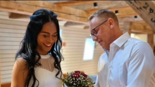 Pernikahan Waria Asal Indonesia dengan Pria Jerman Bikin Heboh, Warganet: Ambil Dah Mister, Biar Abis di Sini