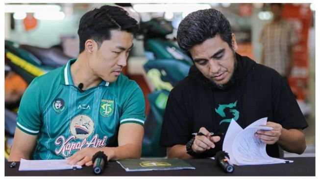 Persebaya Surabaya Rekrut Bintang Timnas Singapura Song Ui-young. (Instagram @officialpersebaya)