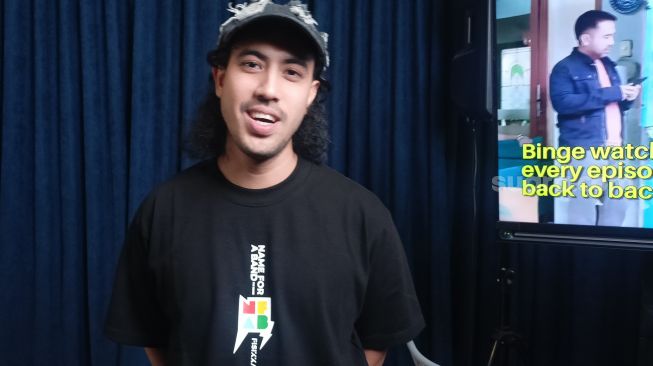 Randy Nidji Ciuman dengan Mpok Hindun di Series Name For a Band