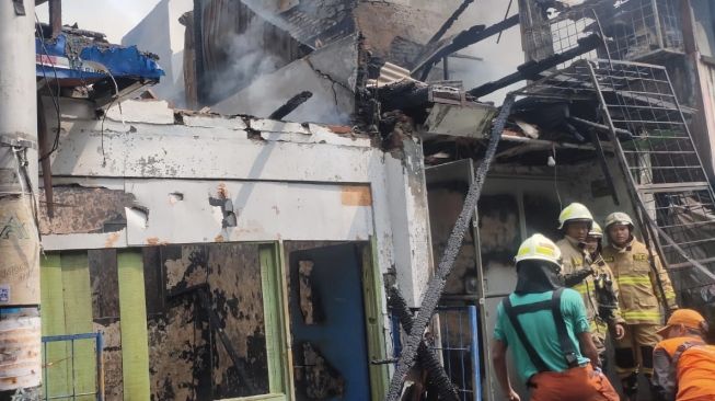 Diduga Akibat Ledakan Gardu Listrik, 9 Rumah Warga di Tambora Ludes Terbakar
