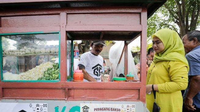 Lini UMKM Gardu Ganjar Gelar Makan Gratis 1.000 Porsi Bakso di Tangsel