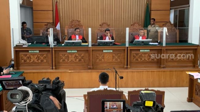 Jaksa penuntut umum (JPU) mendakwa Mario Dandy Satriyo dengan pasal penganiayaan berat berat kepada David Ozora di PN Jakarta Selatan, Selasa (6/6/2023). (Suara.com/Rakha)