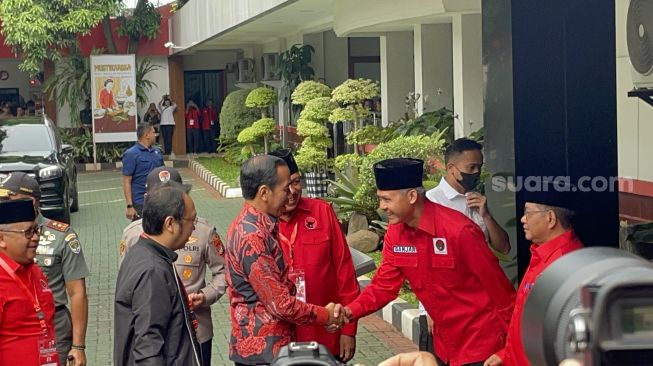 Jokowi Melihat Sosok Ganjar Pranowo Sebagai Pemimpin; Nyali Nomor Satu
