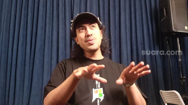 Randy Danistha alias Randy Nidji saat konferensi pers di Kebayoran Baru, Jakarta Selatan pada Senin (5/6/2023]