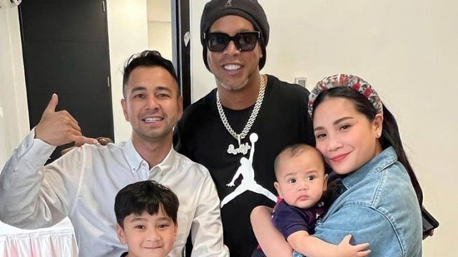 Foto Rafathar Bareng Pesohor Dunia (Instagram/@raffinagita1717)