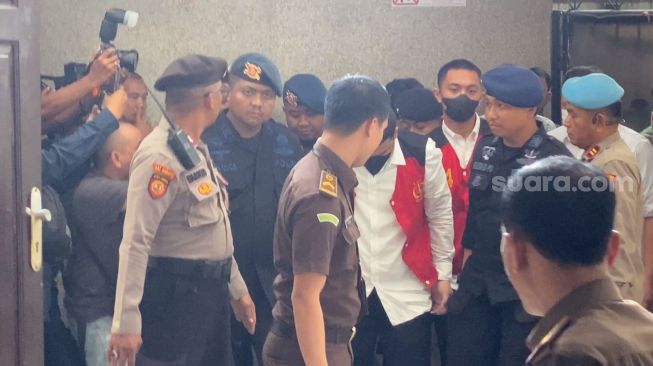 Mario Dandy Satriyo dan Shane Lukas Lumbantoruan di Pengadilan Negeri Jakarta Selatan, Selasa (6/6/2023). [Suara,com/Adiyoga Priyambodo]