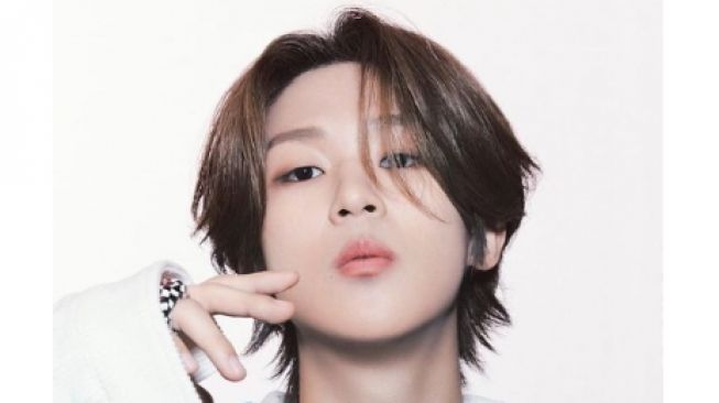 Rapper Big Naughty Cium Pacar saat Manggung, Netizen: Keciduk nih!