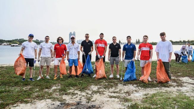 Acara bersih-bersih sampah plastik yang dilakukan menjelang 2023 Gulavit Jakarta E_prix [Hankook Indonesia]