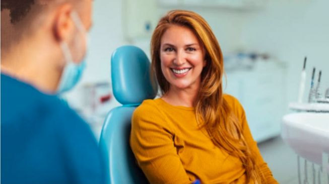 Bukan Hanya saat Sakit, 4 Manfaat Rutin ke Dokter Gigi yang Perlu Kamu Tahu