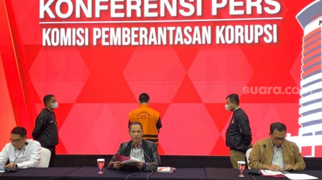 Sekretaris MA Hasbi Hasan Dan Eks Komisaris Wijaya Karya Dadan Tri Diduga Terima Suap Rp 11,2 M