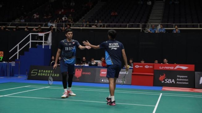 Ganda putra Indonesia Bagas Maulana/Muhammad Shohibul Fikri mengawali Super 750 Singapore Open 2023 dengan kemenangan dua gim langsung 21-18, 21-19 atas wakil Taiwan Lee Yang/Wang Chi-lin di Singapore Indoor Stadium, Kallang, Singapura, Rabu (7/6/2023). (ANTARA/HO-PBSI)