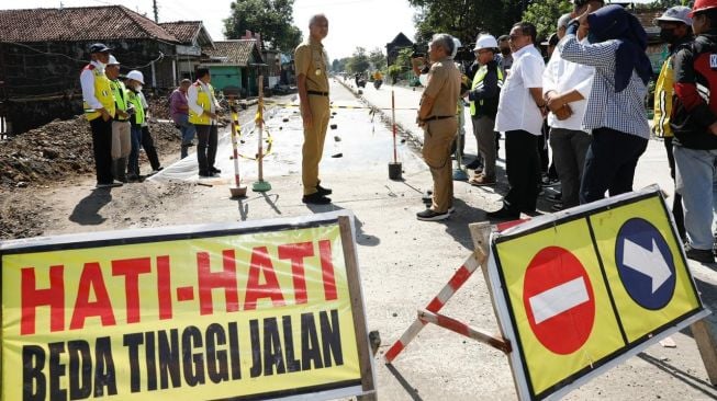 Anggarkan Rp 437 Miliar, Ganjar Kebut Perbaikan Pemeliharaan Jalan di 2023