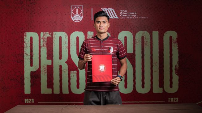 Striker PSM Makassar, Ramadhan Sananta resmi diperkenalkan sebagai pemain baru Persis Solo. [Twitter/@persisofficial]