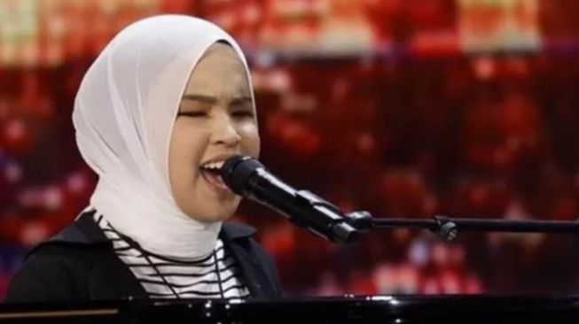 Berhasil Didapatkan Putri Ariani di America's Got Talent, Apa Itu Golden Buzzer?