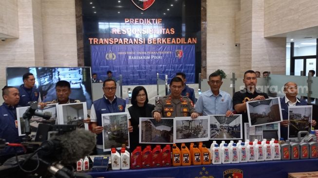 Beromzet Rp 20 M per Bulan, Tiga Pemilik dan Dua Operator Pabrik Oli Palsu di Jatim Ditangkap Bareskrim Polri