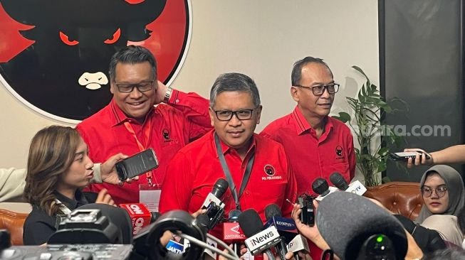 Sekjen DPP PDIP Hasto Kristiyanto dalam konferensi persnya di Sekolah Partai DPP PDIP, Lenteng Agung, Jakarta Selatan, Kamis (8/6/2023). (Suara.com/Bagaskara)