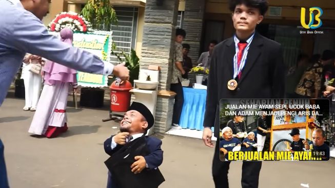 Potret Ucok Baba datang ke wisuda anak (YouTube/Ucok Baba Official)