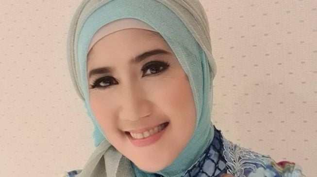 Pedangdut yang Memutuskan Berhijab (Instagram/@inesinthya)