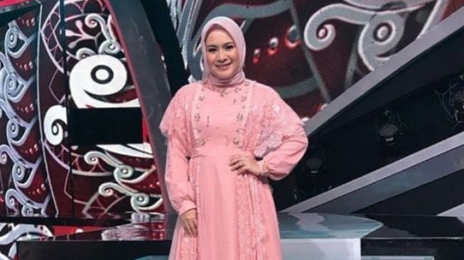 Pedangdut yang Memutuskan Berhijab (Instagram/@ikkenurjanah0518)