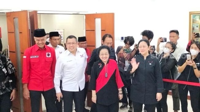 Disambut Hasto hingga Cipika-Cipiki, Hary Tanoe Pimpin Perindo Temui Mega dan Ganjar di Markas PDIP