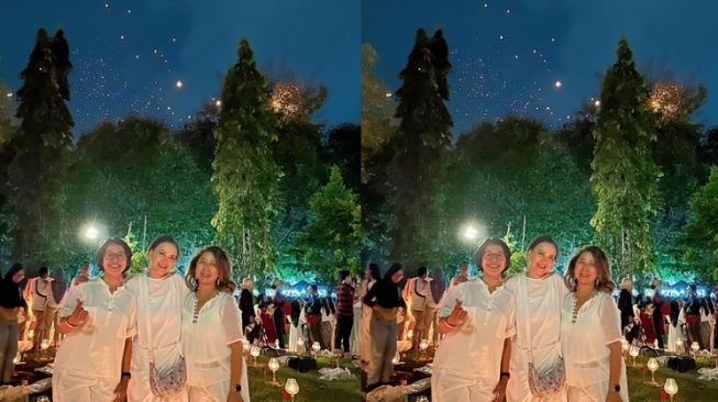 Potret Ira Wibowo ikut rayakan Waisak di Borobudur (Instagram/@irawbw)