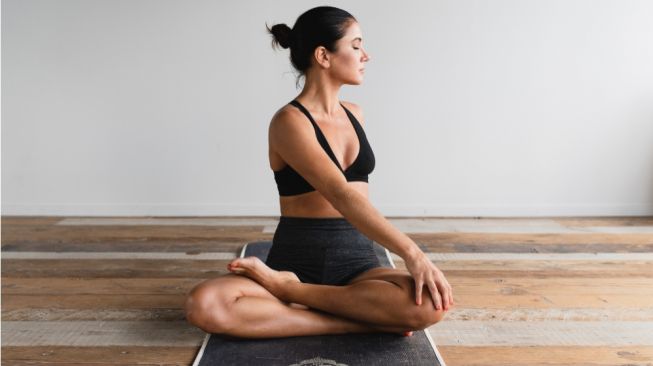 5 Tips Yoga di Rumah untuk Pemula, Persiapkan Ruang yang Nyaman