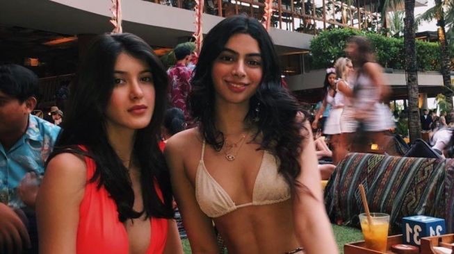  Artis India Pernah Liburan ke Indonesia (Instagram/@shanayakapoor02) 