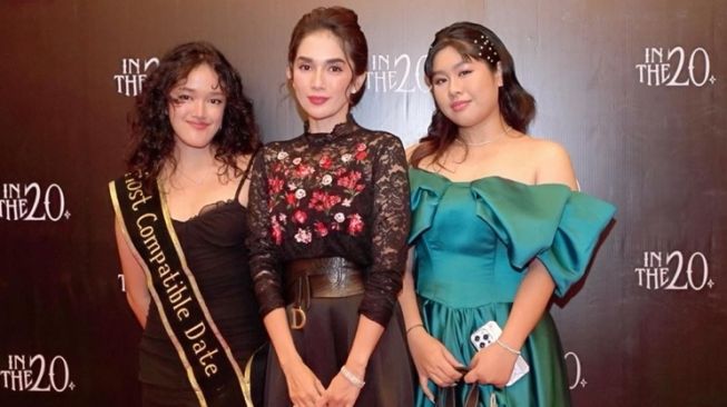 Potret Penampilan Anak Ussy Sulistiawaty di Prom Night (Instagram/@ussypratama)