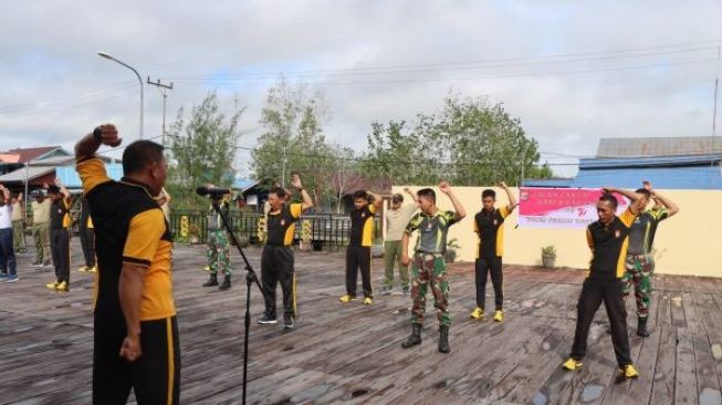 TNI-Polri di Asmat Kompak Olahraga Bareng Sambut Hari Bhayangkara